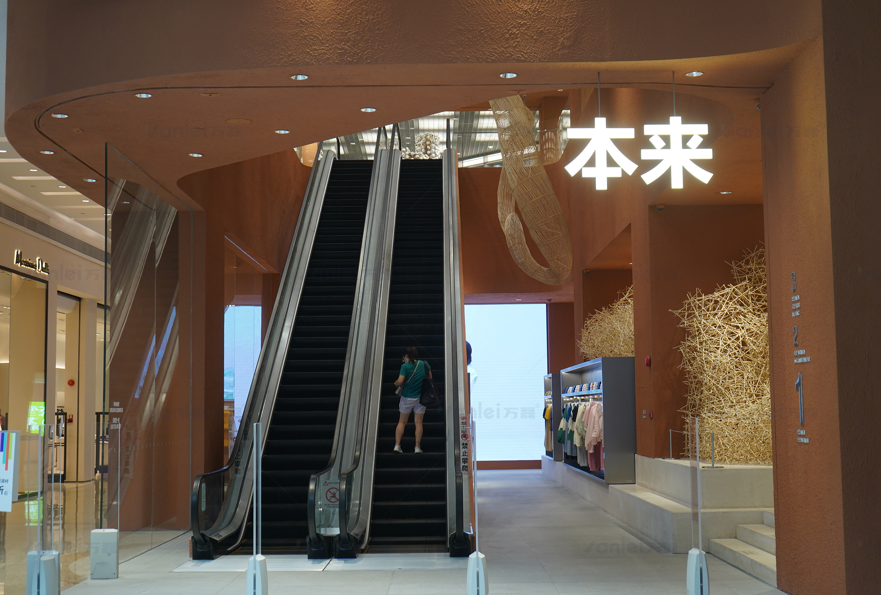 萬磊案例賞析 | 潮流服裝門店到底有多卷？