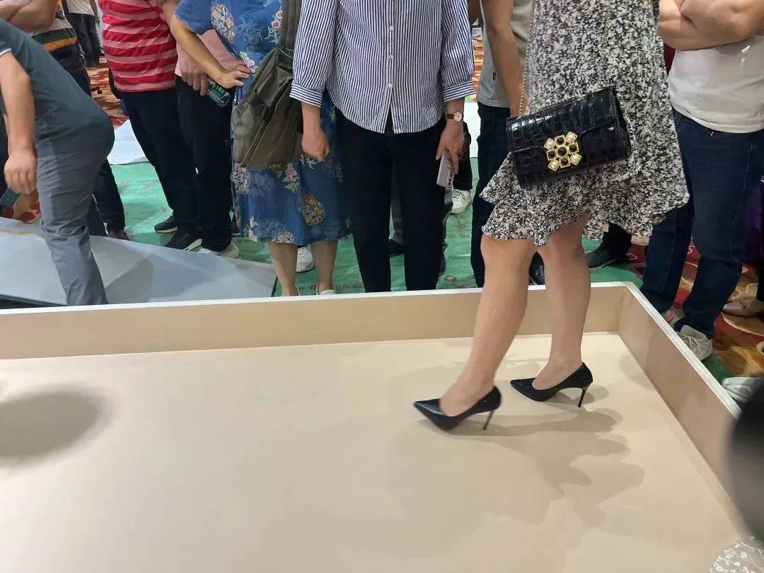 一場(chǎng)發(fā)布會(huì)，展開(kāi)微水泥革命 | 2023萬(wàn)磊廣佛千人行完滿(mǎn)成功