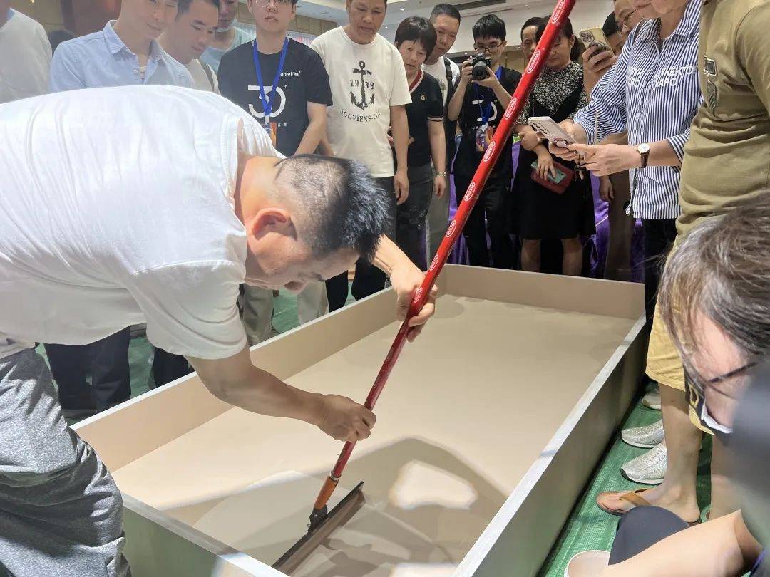 一場(chǎng)發(fā)布會(huì)，展開(kāi)微水泥革命 | 2023萬(wàn)磊廣佛千人行完滿(mǎn)成功
